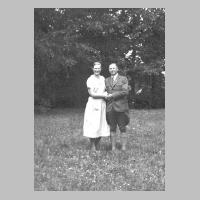 059-0150 Verlobung 1933 im Hause von Trotha - Kuemmritz, Oskar von Frantzius mit Fraeulein Marie-Erika von Trotha.jpg